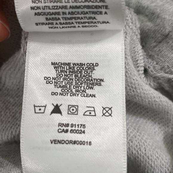 Fila snap sleeve crop sweatshirt in light grey white and red combo size M - Picture 12 of 12